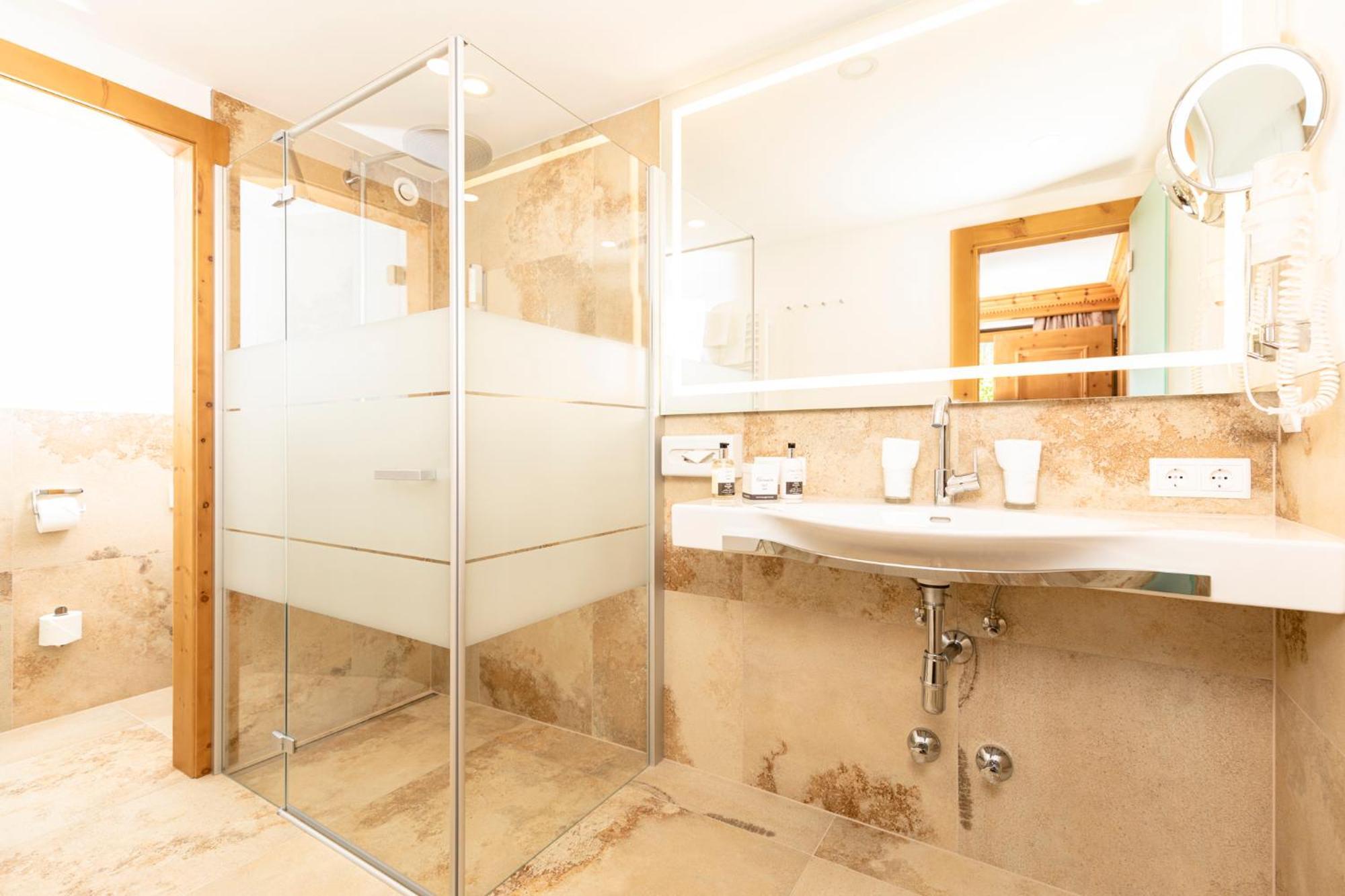 Der Boeglerhof - Pure Nature Spa Resort Alpbach Room photo